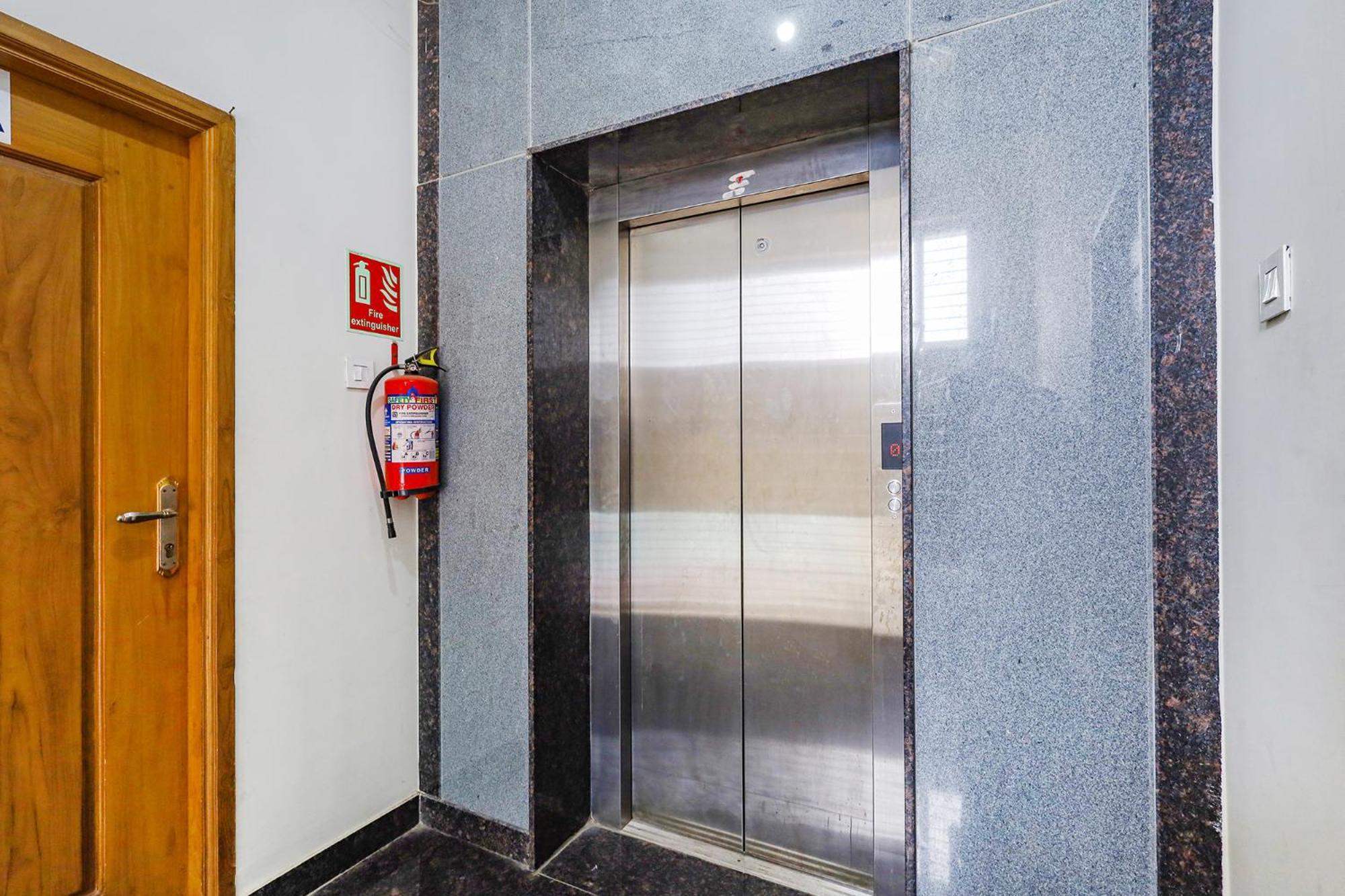 Fabexpress Fen Breeze Hotel Siruseri Exterior foto